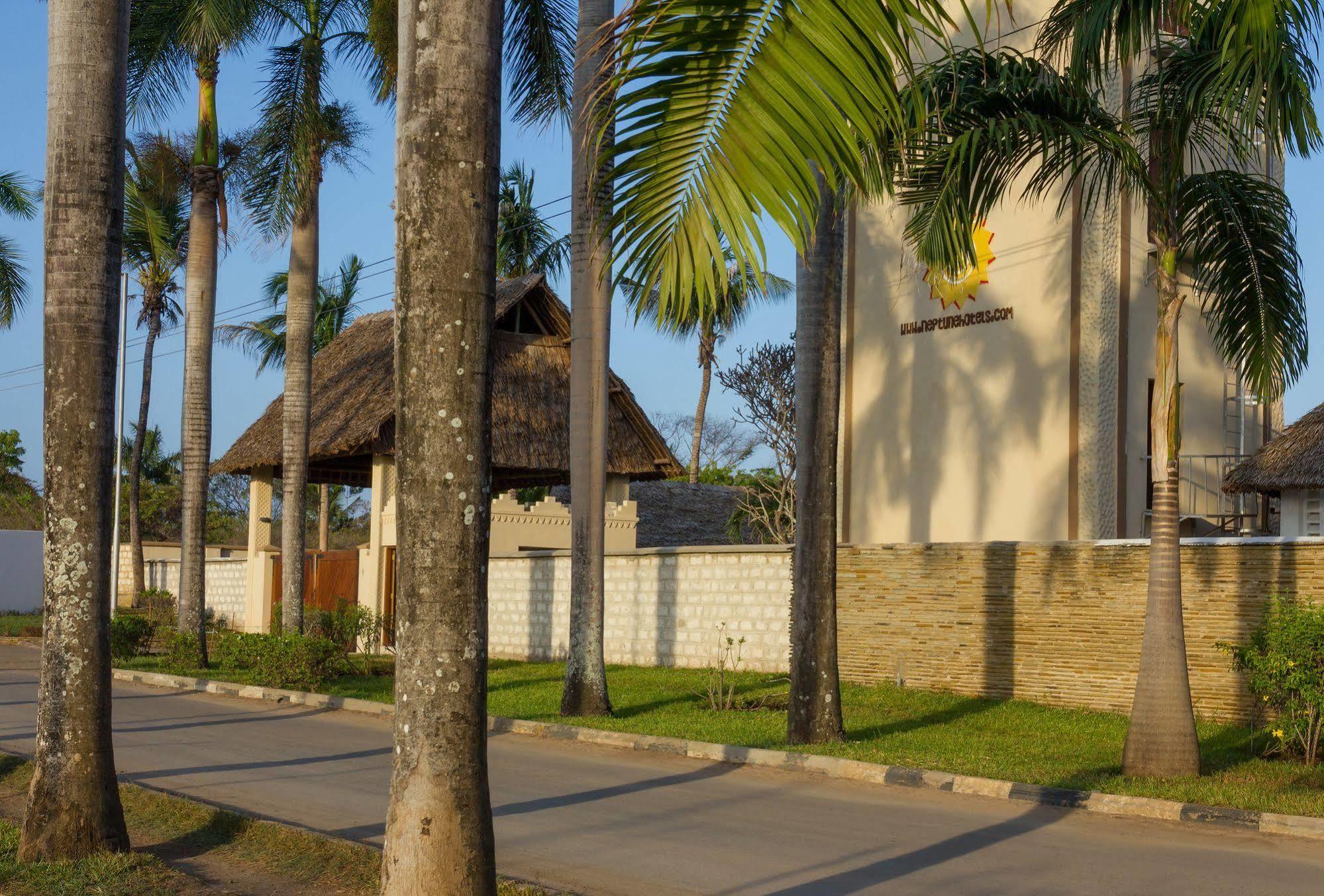 Neptune Paradise Beach Resort & Spa Galu Exteriör bild